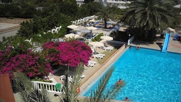 2 outdoor pools, pool umbrellas, pool loungers