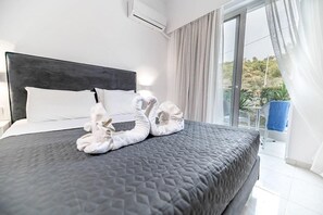 Free cribs/infant beds, WiFi, bed sheets