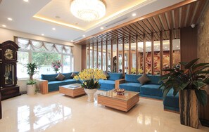 Lobby sitting area - Oriana Hotel (Hanoi)
