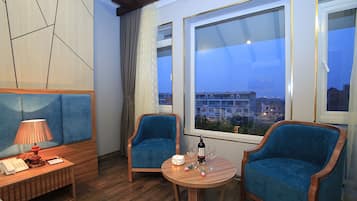 1 habitación y artículos del minibar gratis