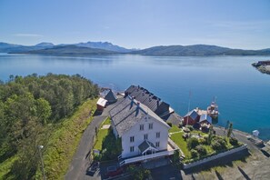 Tilam berlapik, kalis bunyi, Wi-fi percuma, cadar katil 