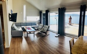 Cabin, 2 Bedrooms, Private Bathroom, Sea View | Pillowtop beds, soundproofing, free WiFi, bed sheets - Finsnes Gaard (Senja)