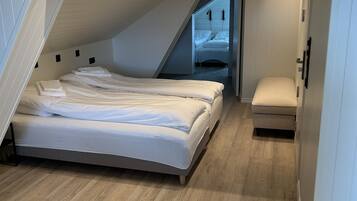 Chambre Quadruple Deluxe, 2 chambres, balcon, vue océan | 2 chambres, surmatelas, chambres insonorisées, Wi-Fi gratuit