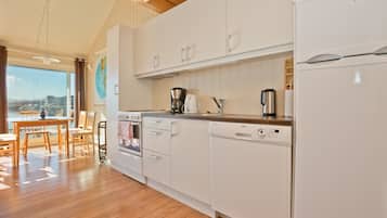 Cabin, 2 Bedrooms, Private Bathroom, Sea View | Private kitchen | Fridge, microwave, dining tables