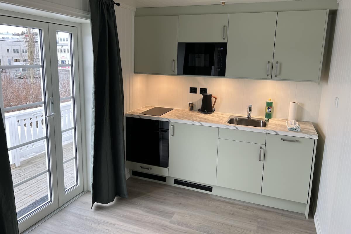 Deluxe Apartment, Private Bathroom, Sea View | Private kitchen | Fridge, microwave, dining tables
