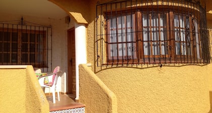 Appartement Rez-de-Chaussée avec Piscine Privée et ClÎturée Directement en Face