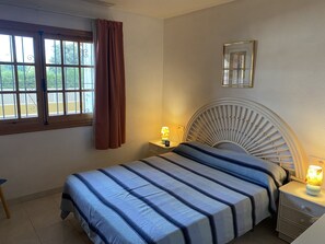 2 chambres, fer et planche Ă repasser, draps fournis