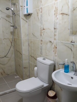 Apartment, 1 Bedroom | Bathroom | Shower, free toiletries, hair dryer, slippers - Cerit Pansiyon (Gökçeada)