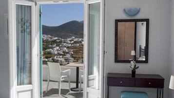 Standard Room | In-room safe, soundproofing, iron/ironing board, free cribs/infant beds