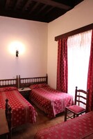 Cortinas blackout, camas plegables/adicionales y wifi gratis 