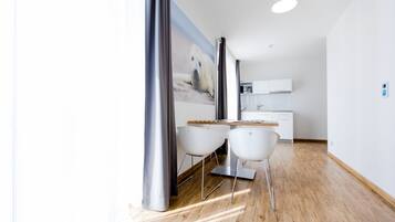 Deluxe Apartment (Rugia) | Soundproofing, free WiFi, bed sheets, wheelchair access