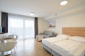 Studiosuite (Wolin) | Schallisolierte Zimmer, kostenloses WLAN, Bettwäsche, Rollstuhlgeeignet