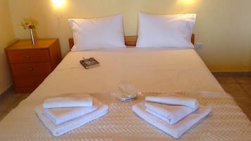 3 bedrooms, in-room safe, iron/ironing board, free WiFi