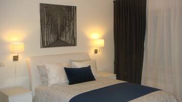 2 bedrooms, in-room safe, desk, iron/ironing board