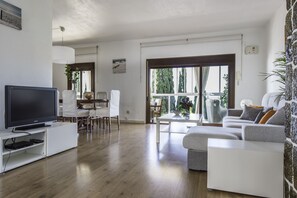 Smart-TV, DVD-Player, Bücher, Videothek