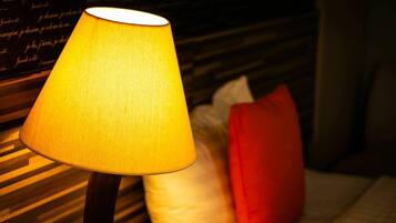 Familiekamer | Woonruimte | Een 42-inch lcd-televisie met kabelzenders en televisie