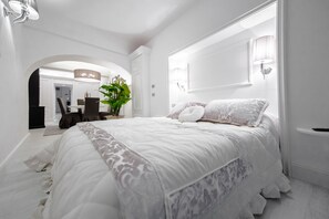 Iron/ironing board, free WiFi, bed sheets