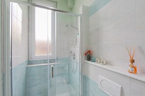 Shower, hair dryer, bidet, towels - Bellosguardo / San Francesco di Paola with private garden (Firenze)