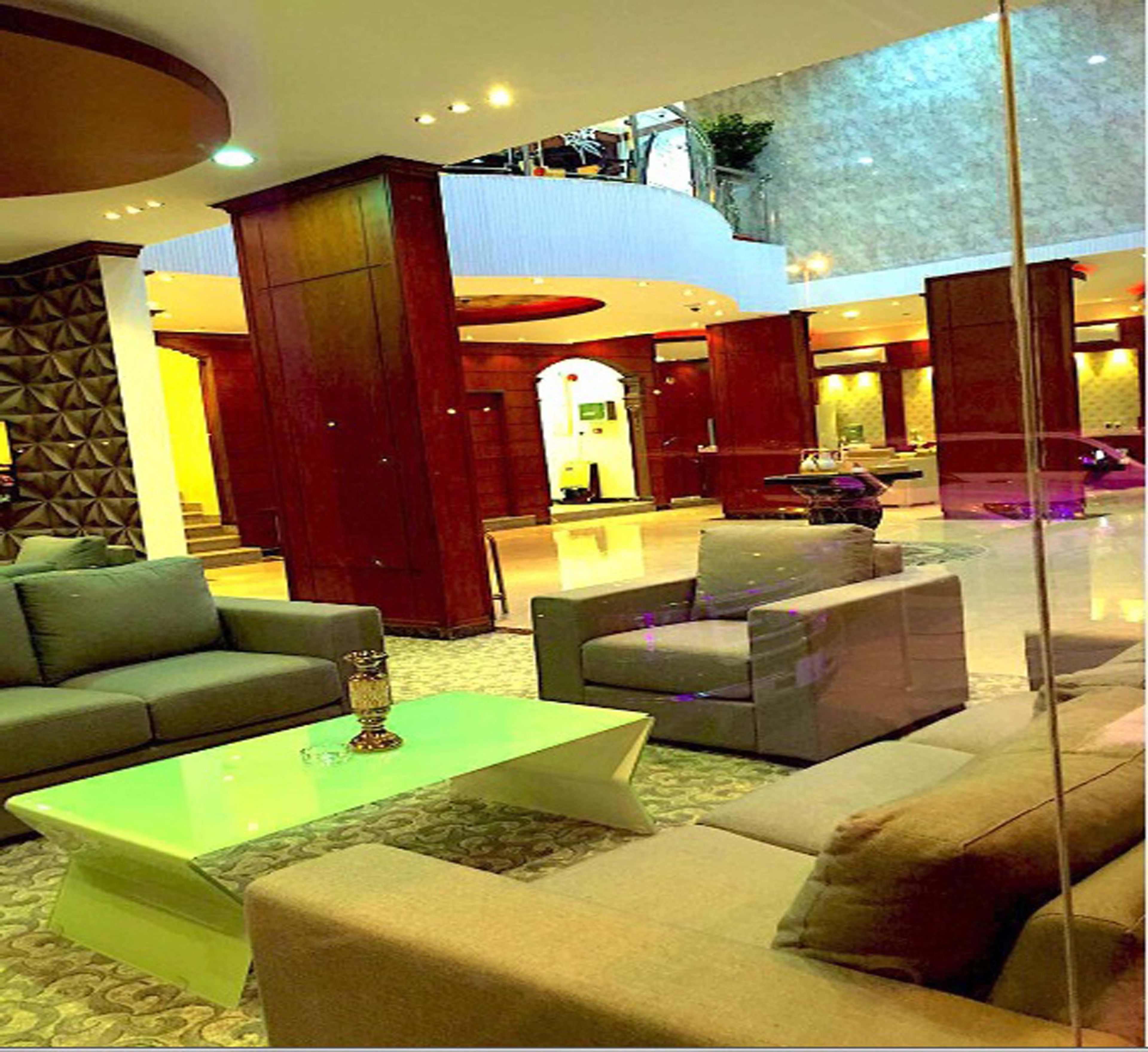 Lobby lounge