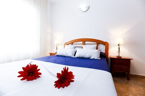 2 chambres, fer et planche à repasser, Wi-Fi gratuit, draps fournis