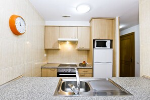 Fridge, microwave, oven, coffee/tea maker