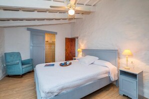 4 bedrooms, iron/ironing board, free WiFi, bed sheets - Beautiful house Menorcan (es mercadal)