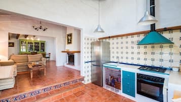 Frigorífic, microones, forn i placa de cuina