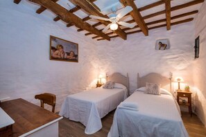 4 Schlafzimmer, Bügeleisen/Bügelbrett, kostenloses WLAN, Bettwäsche