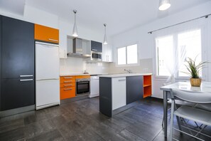 Fridge, microwave, oven, dishwasher