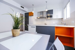 Réfrigérateur, micro-ondes, four, lave-vaisselle