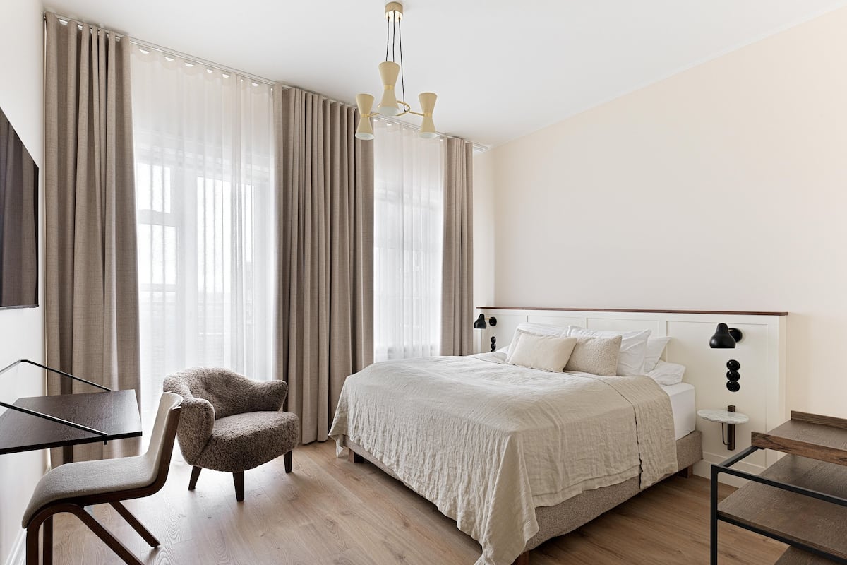 Superior standard room | 1 dormitorio, escritorio, espacio para trabajar con un portátil