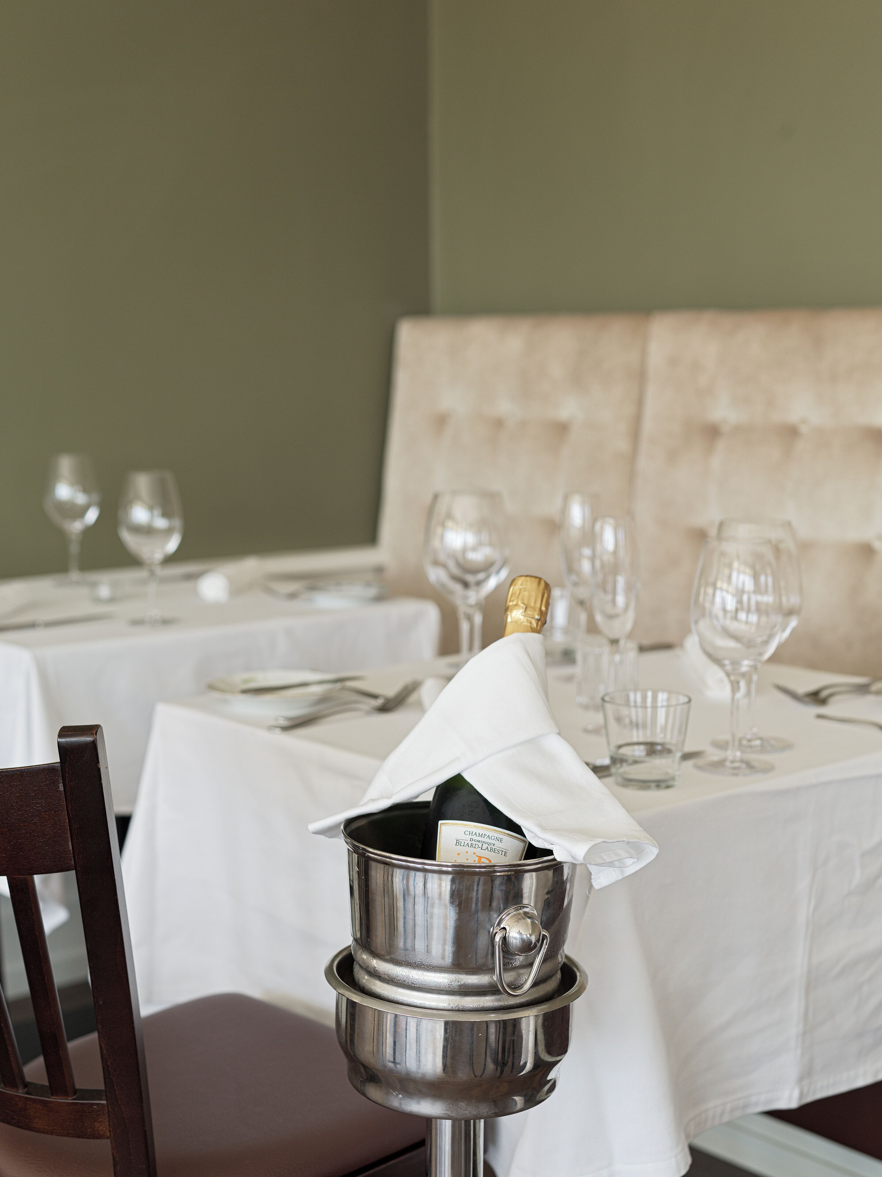 Petit déjeuner, déjeuner et dîner servis sur place