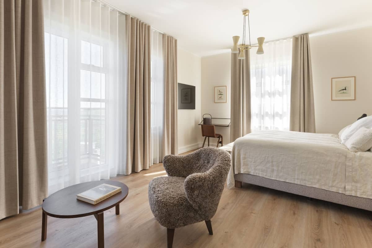 superior deluxe room | 1 bedroom, desk, laptop workspace, blackout curtains