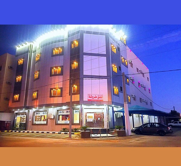 Façade de l’hébergement - soirée/nuit