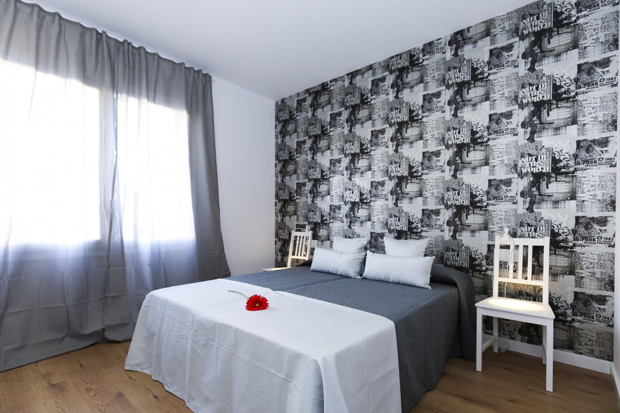 3 slaapkamers, een strijkplank/strijkijzer, gratis wifi, beddengoed