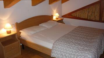 3 habitaciones, tabla de planchar con plancha, wifi y ropa de cama