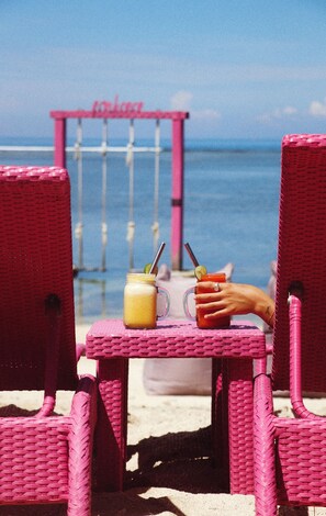 Beach bar - PinkCoco Gili Air - Constant Surprises & for Cool Adults Only (Gili Air)