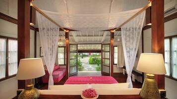 Gladak Cottage - for Cool Adults Only | Minibar, in-room safe, bed sheets