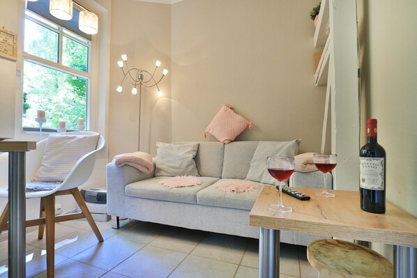 Unclassified image, 1 of 28, button