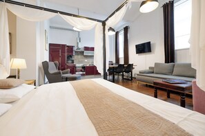San Francisco Loft | Woonkamer | Een flatscreentelevisie