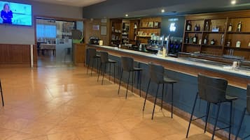Bar (trong khuôn viên)
