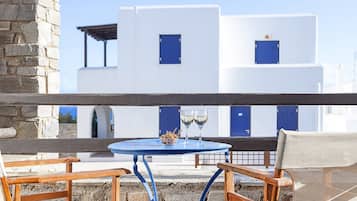 Apartamento, vistas a la piscina | Vistas del balcón