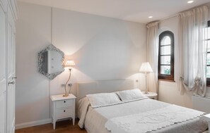 2 bedrooms, travel cot, free WiFi, bed sheets - Cozy apartment in Corona GO with WiFi (Corona GO)