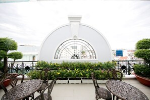 Terrace/patio - Le Saigon Hotel (Ho Chi Minh City)