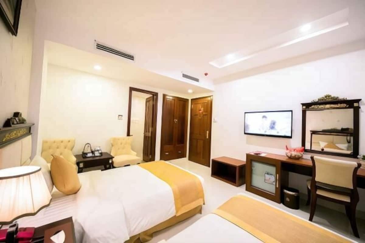 Minibar, in-room safe, desk, blackout curtains
