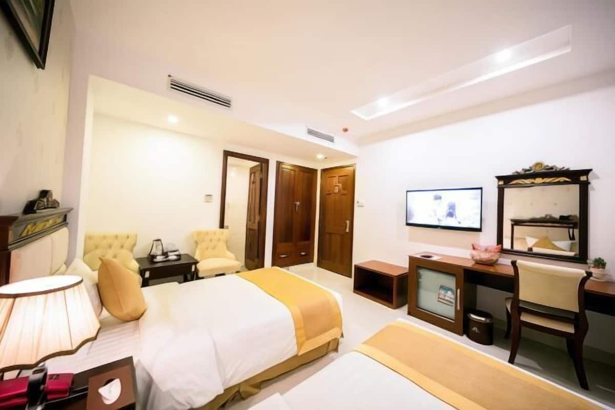 Minibar, in-room safe, desk, blackout curtains