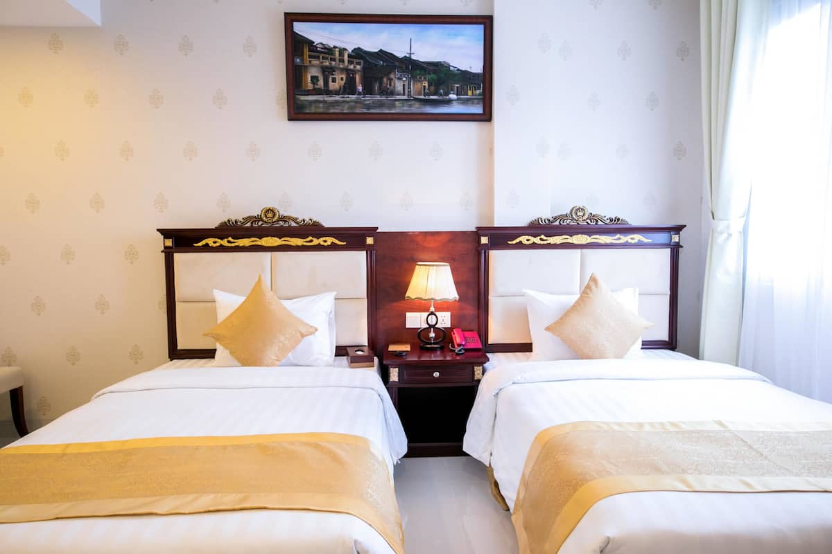 superior twin room with window | minibar, in-room safe, desk, blackout curtains