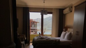 Triple Room | Premium bedding, free minibar items, desk - Emin Butik Otel Amasra (Amasra)