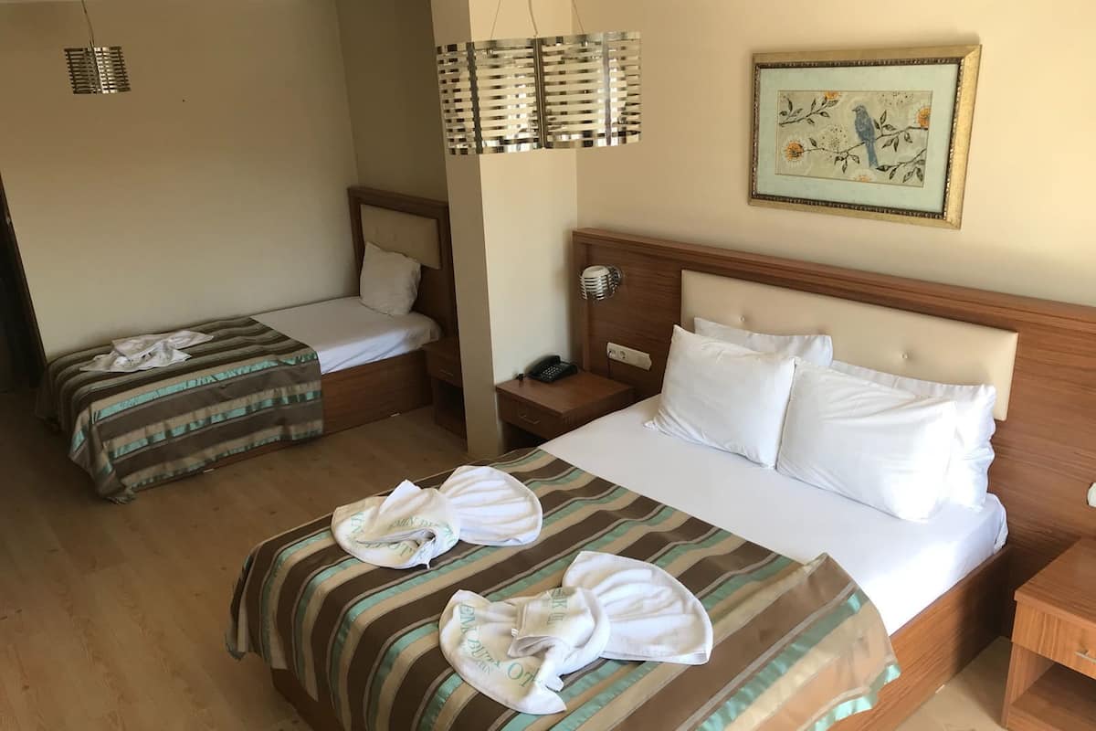 Triple Room | Premium bedding, free minibar items, desk, iron/ironing board