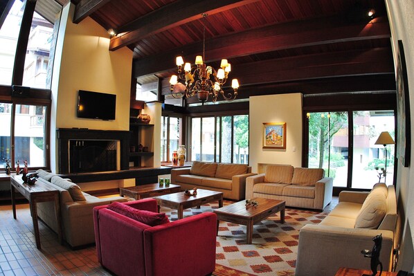 Lobby sitting area - Villa del Fiore - 037 (Gramado)